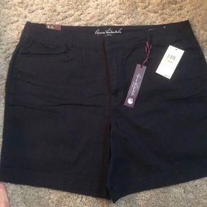 Gloria Vanderbilt navy shorts, size 12